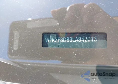 2020 Mercedes-Benz E 350 z USA, uszkodzony, nr VIN W1KZF8DB3LA842013